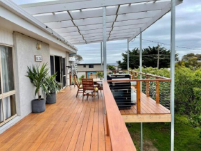 Sunny Island Hideaway by Ready Set Stay - BYO LINEN & TOWELS